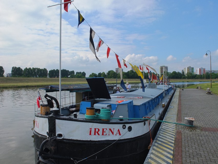 Barka Irena - pełniąca rolę mobilnego ośrodka...