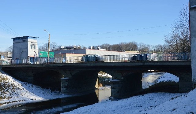 Most na ul. Batorego w Prudniku wybudowano w XIX wieku. Jego stan techniczny wymaga budowy zupełnie nowego obiektu.