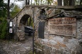 Zakopane. Zbiórka na ratowanie zabytkowych nagrobków na zakopiańskich cmentarzach. Po raz pierwszy kwestować będą TOPR-owcy