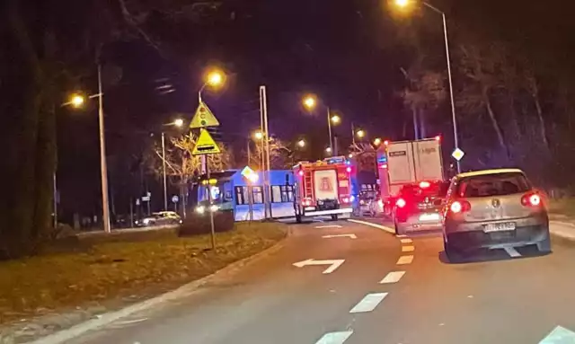 Zderzenie tramwaju z autem na ulicy Wojska Polskiego