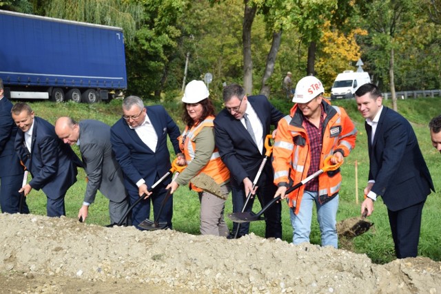 Roboty przy rozbudowie drogi krajowej nr 94 w Modlnicy zostały rozpoczęte. Inwestycja ma potrwać do końca 2021 roku
