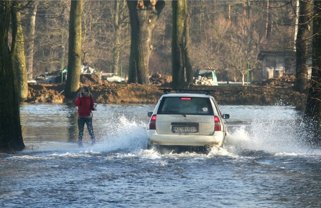 W 2011 roku Widawa przerwała wał. Sytuacja groziła zalaniem Wilczyc i Kiełczówka. Powstało duże rozlewisko, z którym walczyli strażacy i mieszkańcy.