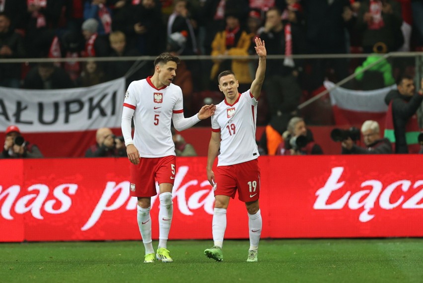 Frankowski i Bednarek podczas meczu Polska - Estonia