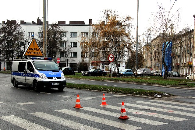 Potrącenie mężczyzny na przejściu dla pieszych na Uniwersyteckiej