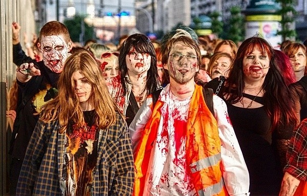 Tę wyjątkową noc warto rozpocząć pierwszym Zombie Walk w...