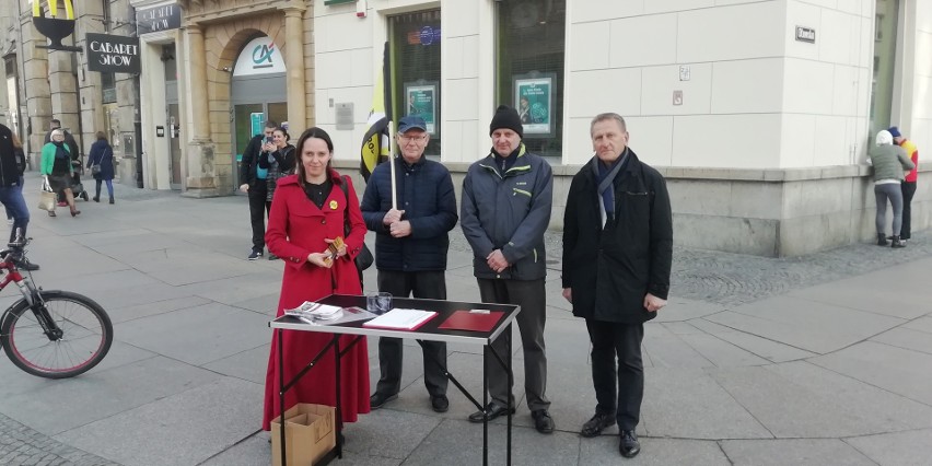 stop 447 Wrocław, zbiórka podpisów pod projektem ustawy.