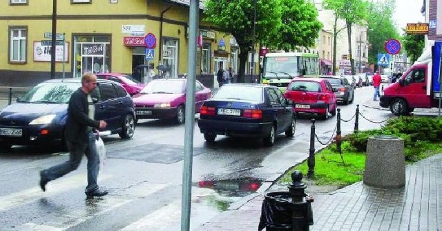 Największe problemy z włączeniem się do ruchu mają kierowcy wyjeżdżający z ulicy Orzeszkowej w Armii Krajowej