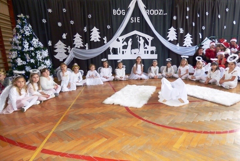 Szkolne jasełka w Zwoleniu odbyły się we wtorek, 20 grudnia.