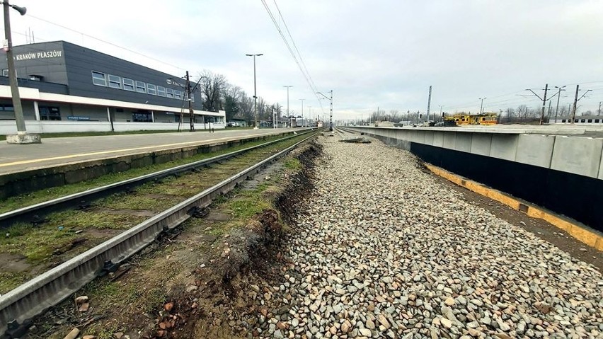 Kraków. Zobacz, jak zmienia się przebudowywana stacja kolejowa w Płaszowie [ZDJĘCIA]