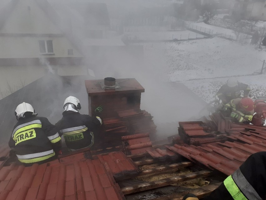 Krzczonów. Pożar w jednym z gospodarstw. Spaliła się stolarnia. Ogień zagrażał też domowi