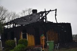Tragiczny pożar w Zawierciu: spłonął drewniany dom, zginął człowiek. Ogień gasiło siedem zastępów straży pożarnej