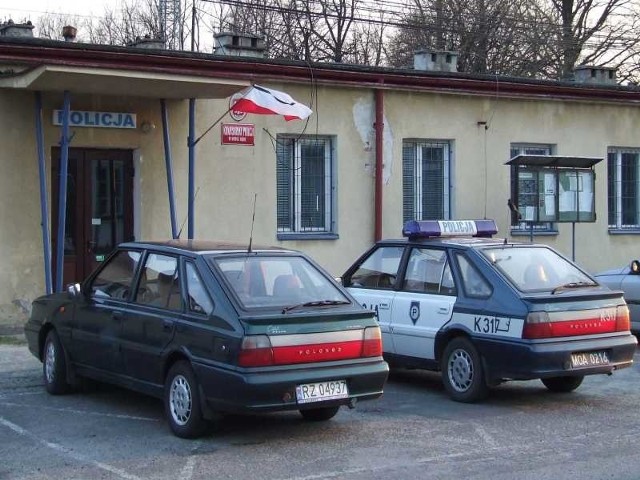 Zdaniem komendanta wojewódzkiego policji w Rzeszowie, nadinspektora Józefa Gdańskiego, modernizacja obecnej siedziby komisariatu w Nowej Dębie nie ma sensu. Taniej, będzie wybudować nowy budynek