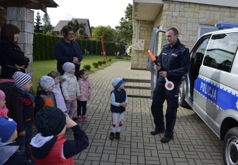 Dzieci ze Śmiłowa zapoznały się z pracą policji.