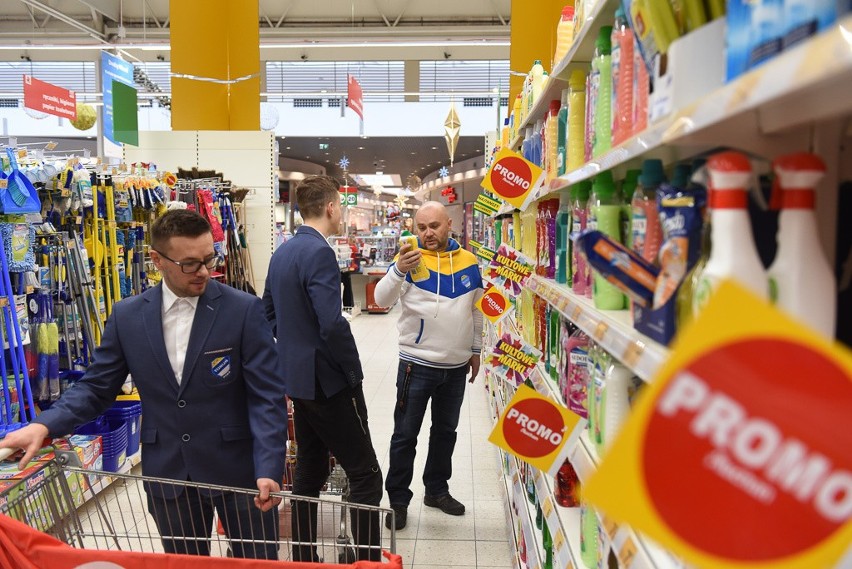 Żużlowcy Get Well Toruń wzięli udział w Szlachetnej Paczce....