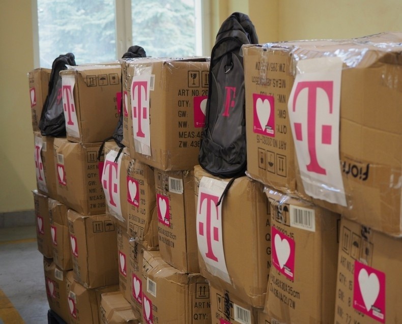 T-Mobile wspiera ukraińskie rodziny w Lublinie – 2 tys. plecaków szkolnych