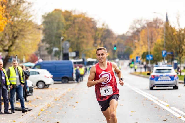 15.10.2022, Kraków: Adam Czerwiński wygrywa XXVI Bieg Memoriałowy im. Bogdana Włosika