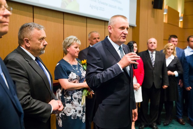 Podlaska Agroliga - zwycięzcy i laureaci [dużo zdjęć]Dorota i Andrzej (z mikrofonem) Dziekońscy ze wsi Dziękonie w gm. Mońki - mistrzowie Podlaskiej Agroligi w kategorii Rolnicy