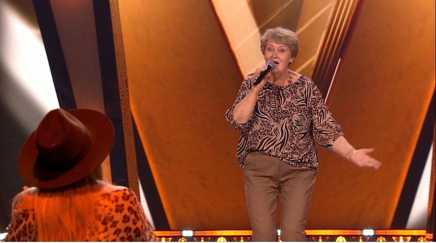 Mieszkanka Bądkowa zaśpiewała w TVP w The Voice Senior. Pani Elżbieta ma 66 lat