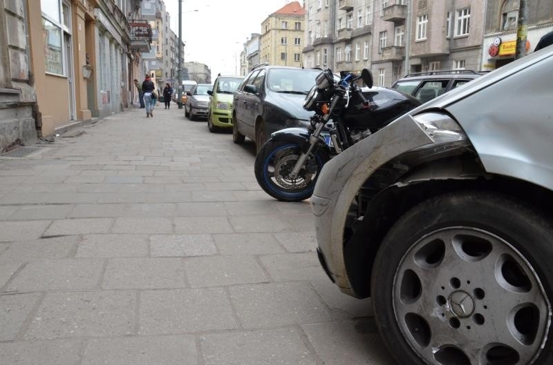 Wrocław: Wypadek na Nowowiejskiej. Motocyklista w szpitalu [ZDJĘCIA]