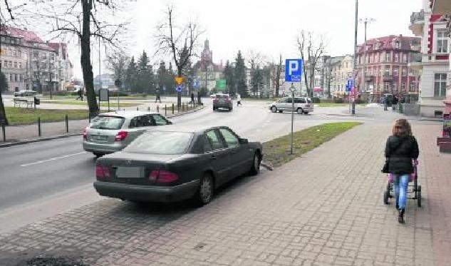 Kierowca, który ma uprawnienia do parkowania na kopercie, może zostawić tam samochód na tak długo, jak chce.