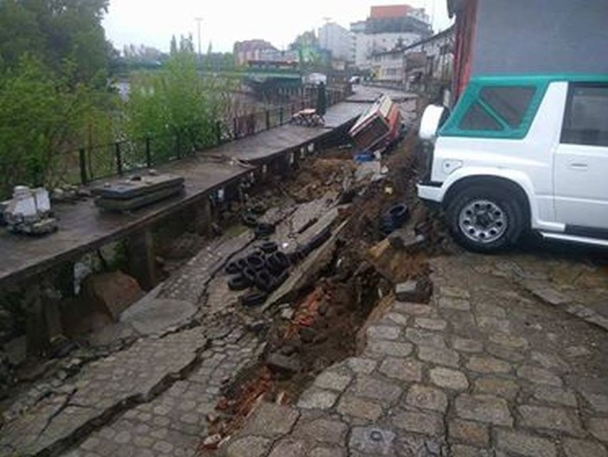 Katastrofa we Wrocławiu. Zawaliło się nabrzeże Odry. Ewakuacja!