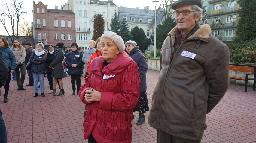 Protest przed starostwem w Będzinie w obronie porodówki