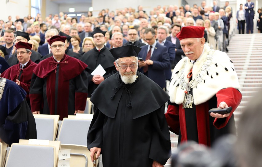 Uniwersytet Łódzki nadał w czwartek tytuł doktora honoris...