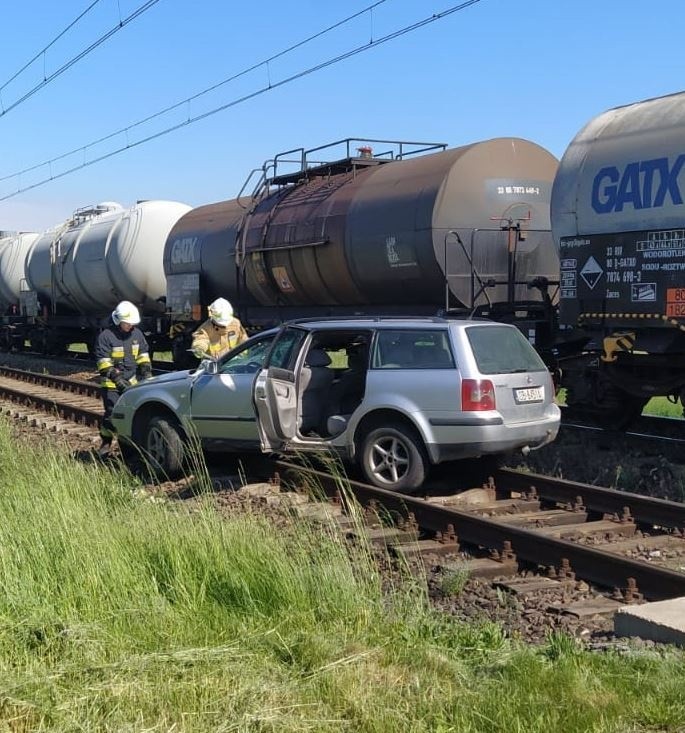 Wypadek na przejeździe w Karłowicach.