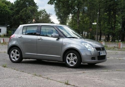 Fot. Ryszard Polit: Suzuki Swift jest mniejszy od Hondy i ma...