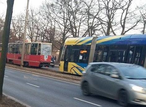 Toruń. Zderzenie tramwaju z ciężarówką