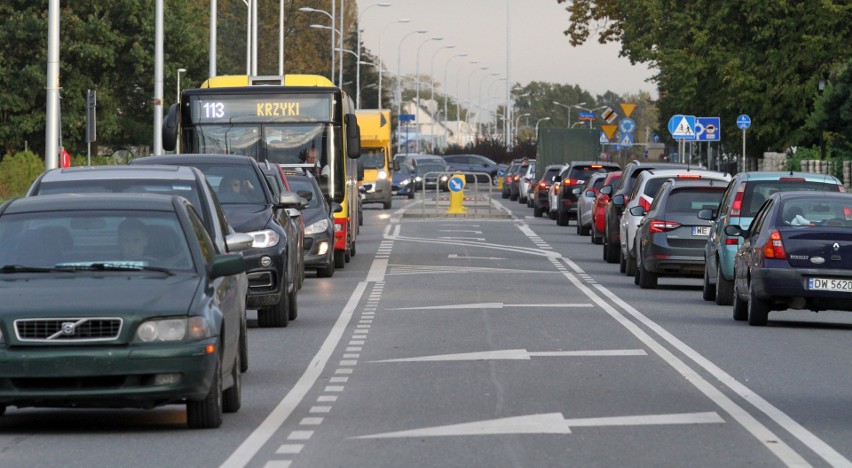 Kolejny biurowiec już gotowy. Jeszcze większe korki na Zwycięskiej? 