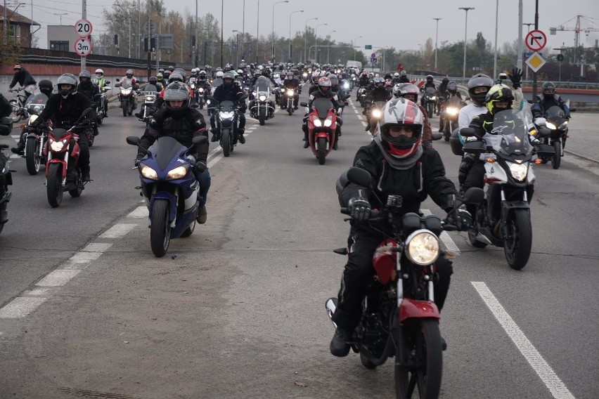 Protest motocyklistów w Łodzi. Blokada ulic na znak solidarności z kobietami ZDJĘCIA