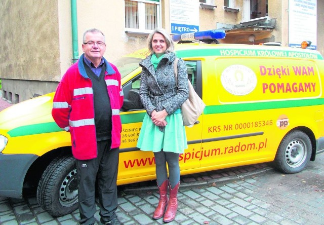 Teraz hospicyjny zespół dociera do chorych tą pożyczoną karetką