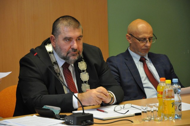 Aktualny wiceszef rady powiatu Andrzej Olech (z prawej) może być kandydatem Ziemi Kluczborskiej na starostę,