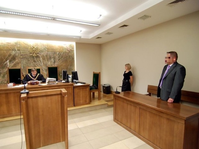 Sędzia Artur Łukawski odczytuje wyrok.
