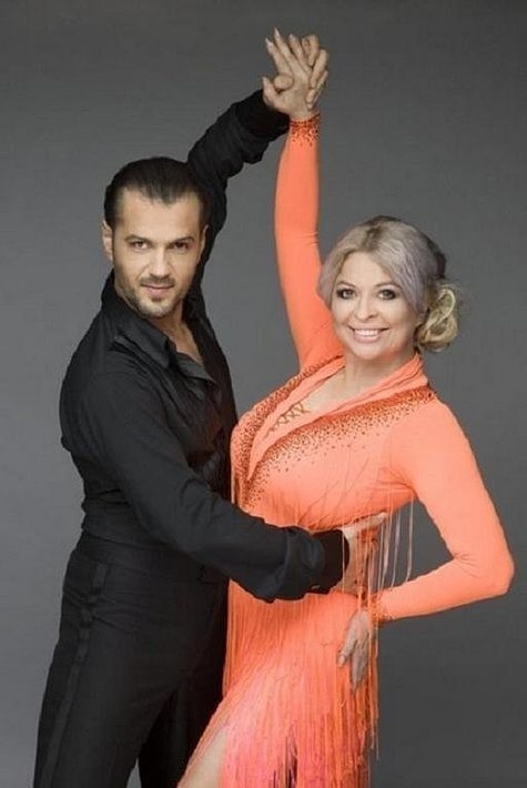 "Dancing with the Stars. Taniec z gwiazdami" odc. 1. Odpadła para Viola Arlak i Krzysztof Hulboj! (fot. AplusC)