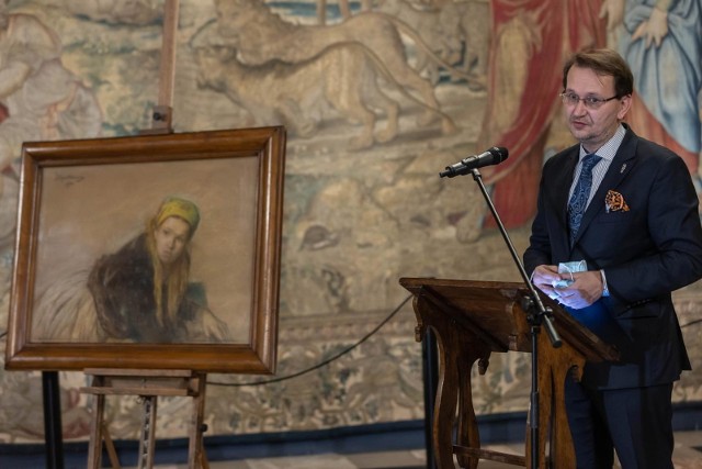 Po przeszło siedemdziesięciu latach obraz Leona Wyczółkowskiego „Góralka/Wiejska dziewczyna w żółtej chuście” powrócił na Wawel
