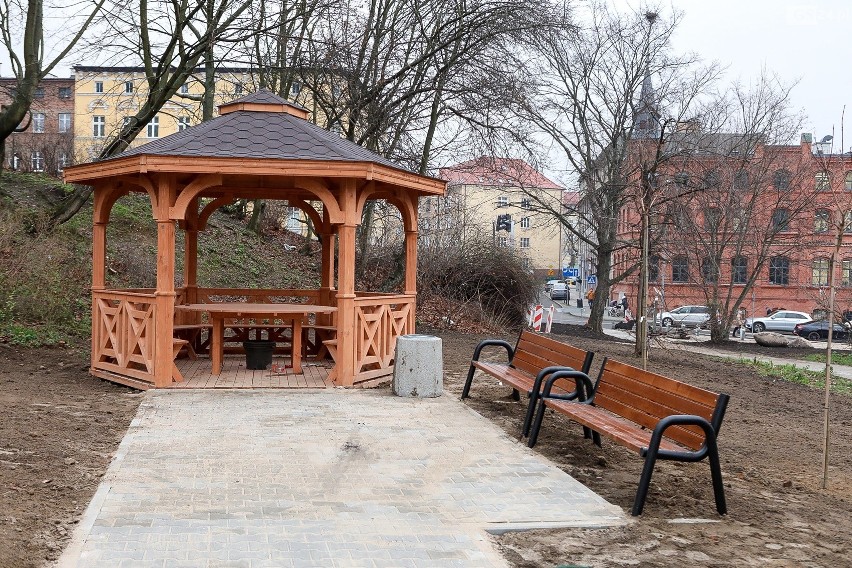 Nowe miejsce na Niebuszewie. Nowe parkingi i altana