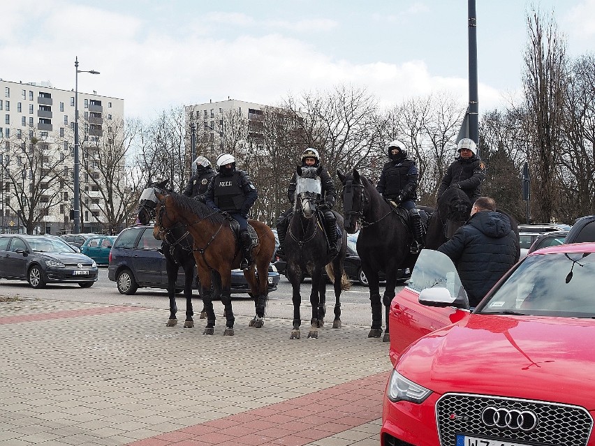 W trakcie pierwszoligowego meczu piłkarzy Widzewa z GKS...