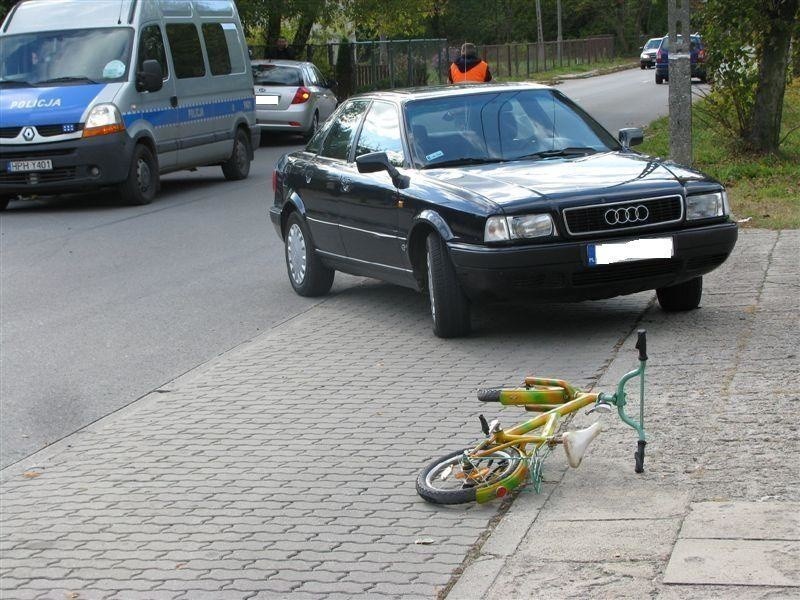 Sześciolatka wjechała rowerem wprost pod koła audi (zdjęcia)