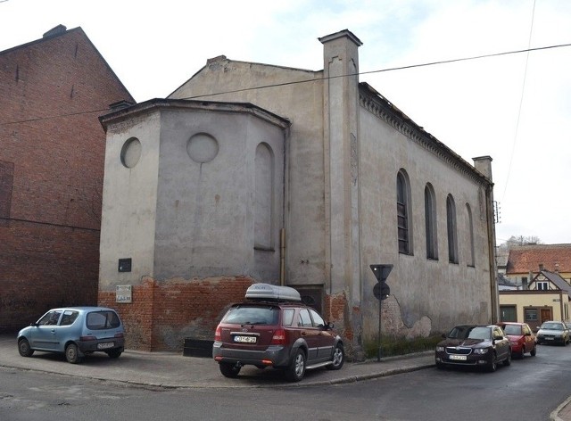 Gołym okiem widać, że synagoga w Koronowie jest dziś w opłakanym stanie