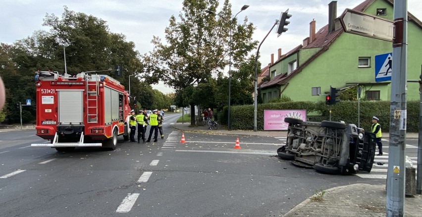 Wypadek w Stargardzie. Zderzenie samochodu z pojazdem straży pożarnej