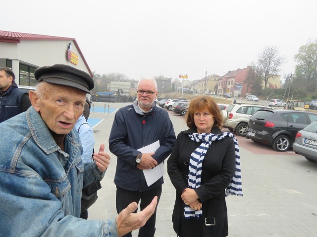 Do wypadku doszło na zamkniętym tymczasowo przejściu dla pieszych. Zastępcze jet trochę dalej, ale zdaniem protestujących mieszkańców, też stwarza zagrożenia dla ruchu. Podczas ich spotkania z projektantem i urzędnikami wielu puszczały nerwy...