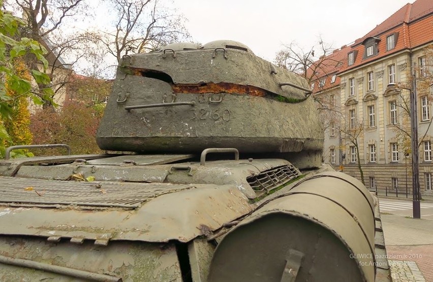 Czołg w Gliwicach jak stoi, tak stał. I zostanie - deklarują mieszkańcy