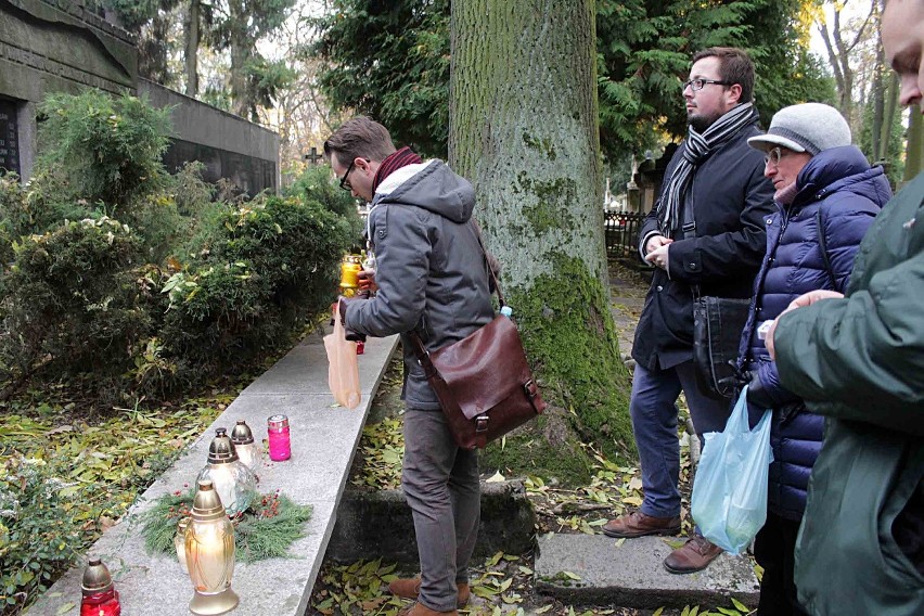 Cmentarz przy Lipowej: Zapal świeczkę na grobie wybitnych lublinian (ZDJĘCIA)