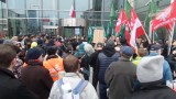 Narodowcy protestowali przed biurem Facebooka (wideo)
