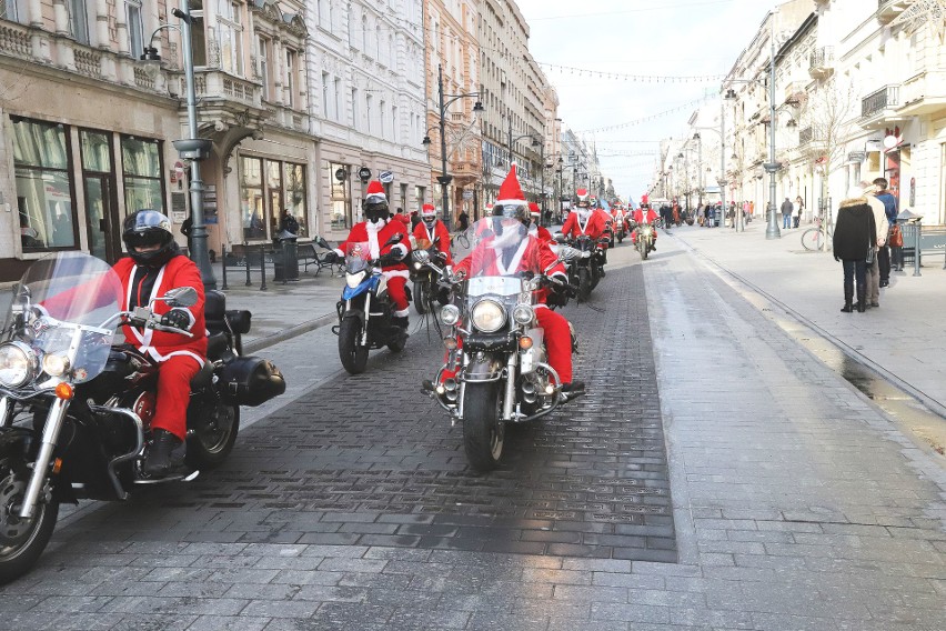 Parada Mikołajów na motorach w Łodzi. MotoMikołaje z prezentami dla dzieci z Domów Dziecka [ZDJĘCIA]