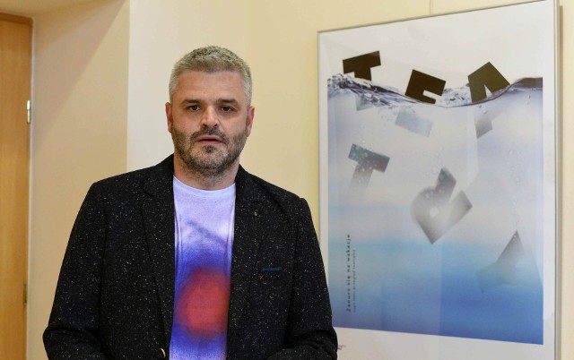 Tomasz Bocheński, dyrektor artystyczny Polska Press Grupy, i jego wystawa okładek prasowych „Title”