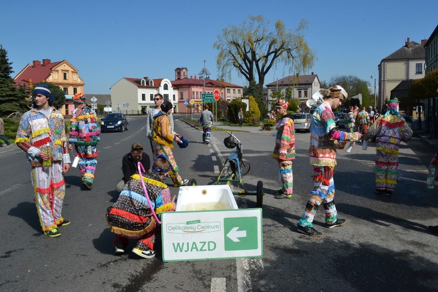 Wilamowskie śmiergusty 2014, czyli leją od samego rana