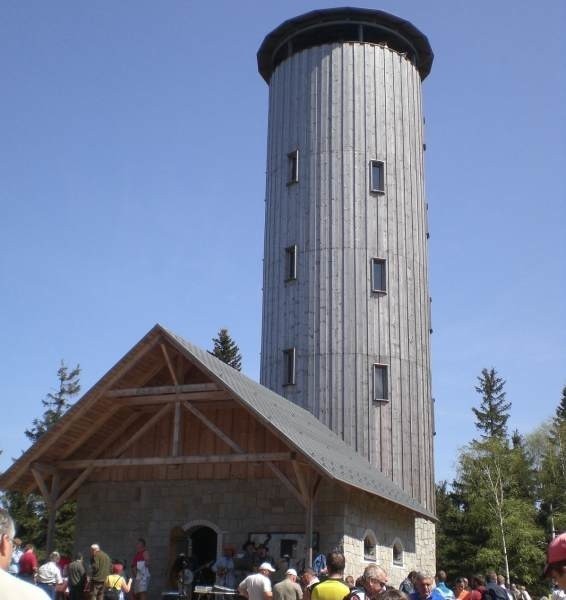 Wieża widokowa na Górze Borówkowej to cel turystycznych...